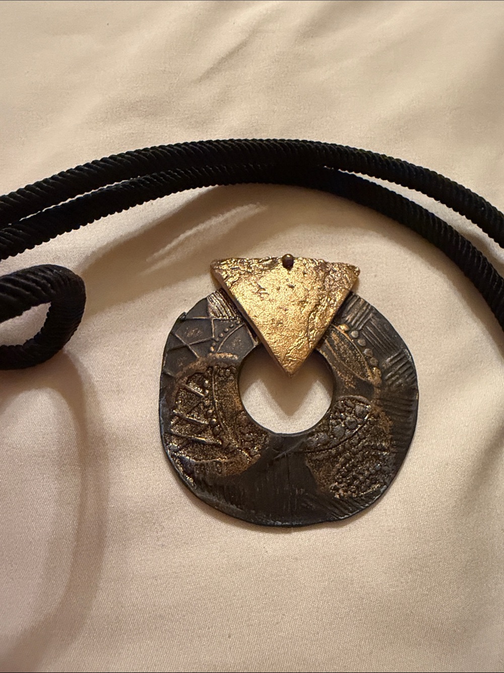 Brutalist medallion statement necklace pendant fabric rope chain **needs repair